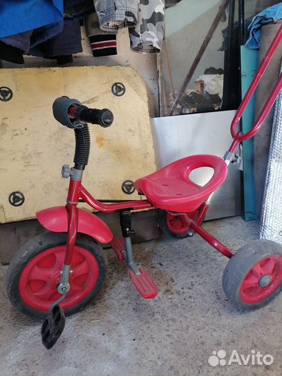 Трехколесный велосипед для малышей
