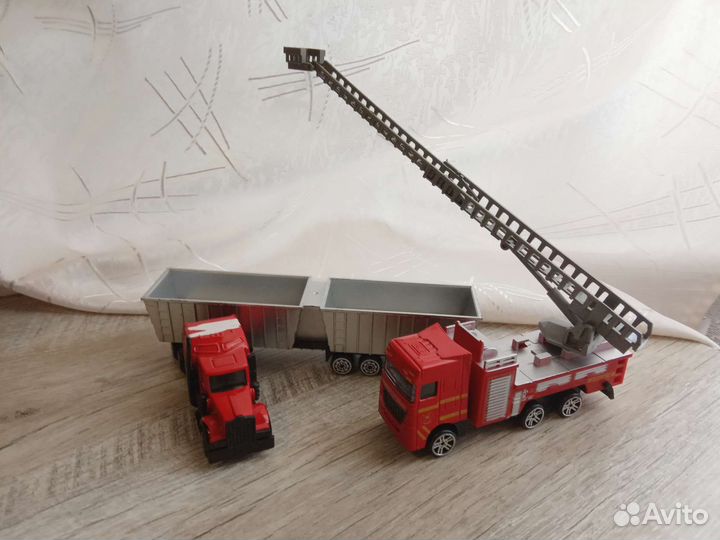 Машинки разные и гибкий трек