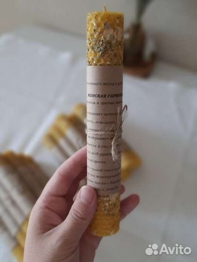 Свеча с душицей и цветками жасмина