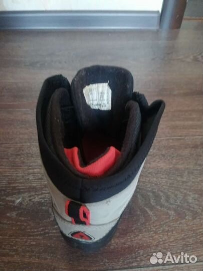 Лыжные ботинки atomic и Фишер