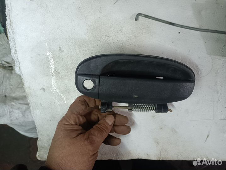 Ручка передней левой двери Chevrolet Aveo T255