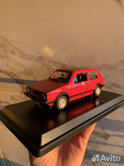 Модель Volkswagen Golf GTI 1979 Burago