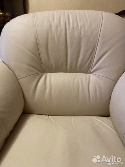 Кожанное кресло