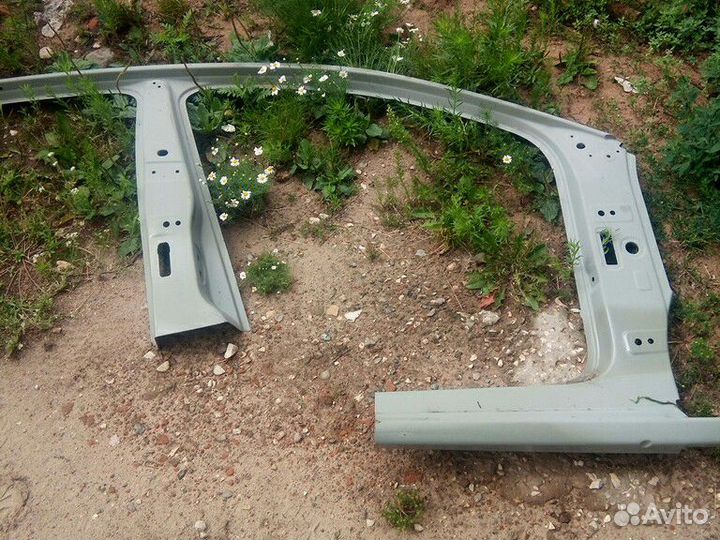 Фольксваген Поло стойка центральная,часть порога,п