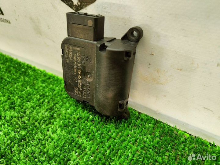 Моторчик привода заслонок отопителя