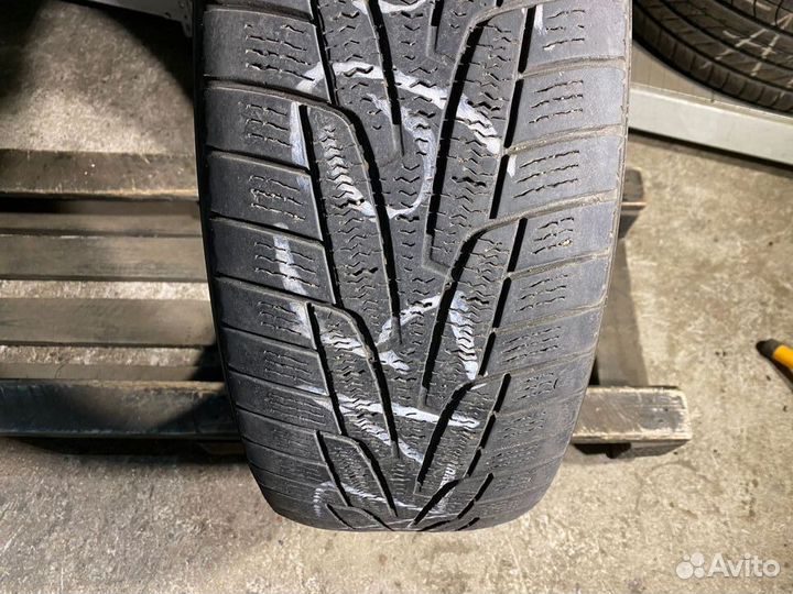 Kumho I'Zen KW31 215/60 R17 96R