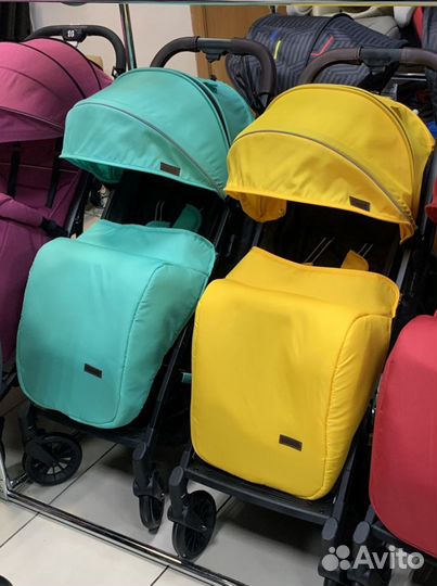 Коляска прогулочная Новая