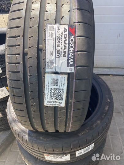 Yokohama Advan Sport V105 245/40 R19 98Y