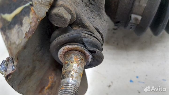 Ступица (кулак, цапфа) левая передняя Volvo XC90