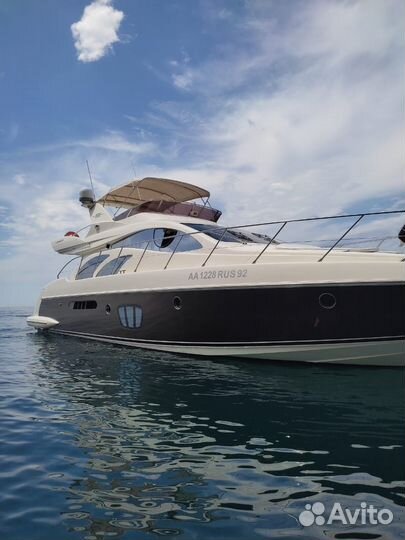 Моторная яхта