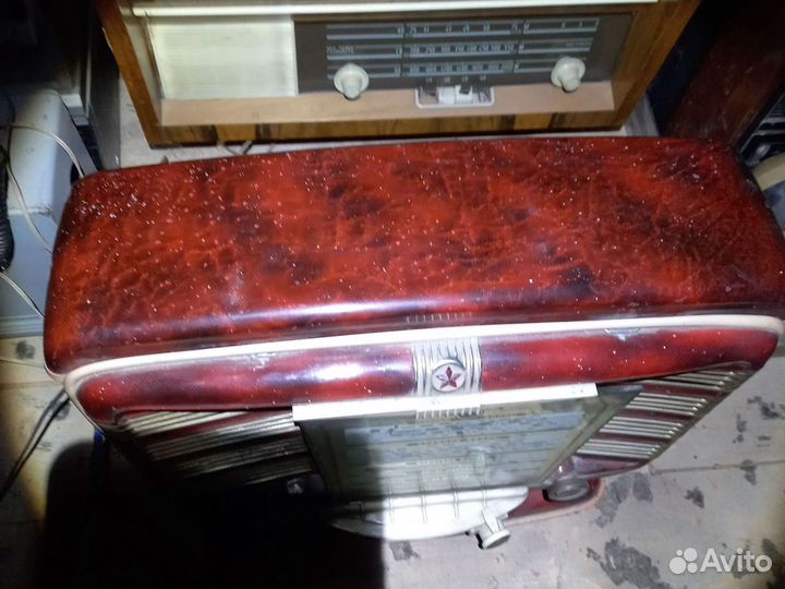 Раритетный радиоприемник 