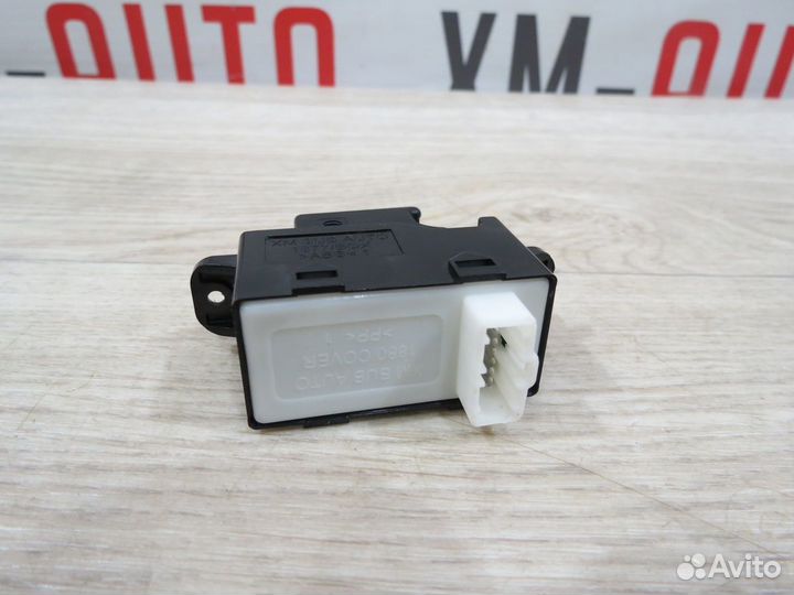 Кнопка стеклоподъемника задняя левая Kia Sorento