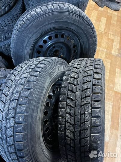 Dunlop SP Winter Ice 01 205/70 R15