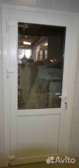 Дверь пластиковая входная
