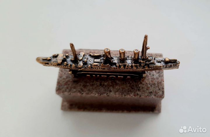 Статуэтка из бронзы