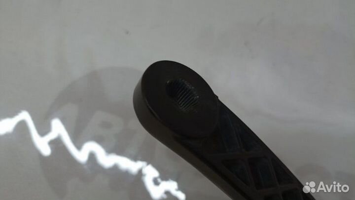 Поводок стеклоочистителя передний правый Peugeot