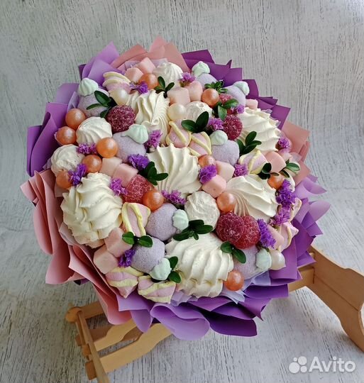 Сладкие съедобные букеты из зефира и шоколада