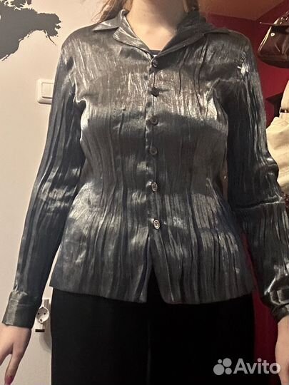 Приталенная блестящая рубашка