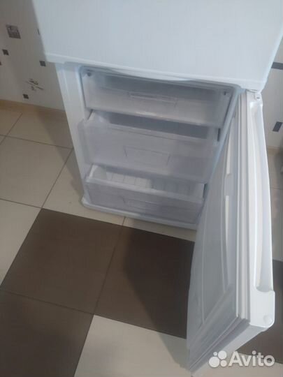 Холодильник двухкамерный Indesit