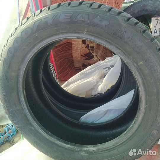 Goodyear Ultragrip 600 215/55 R17 98