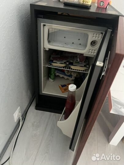 Мини холодильник и тумба