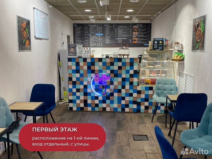 Уникальная кофейня с хот-догами на выходе из метро