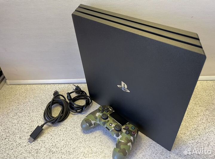 Sony Playstation 4 Pro + комплект игр