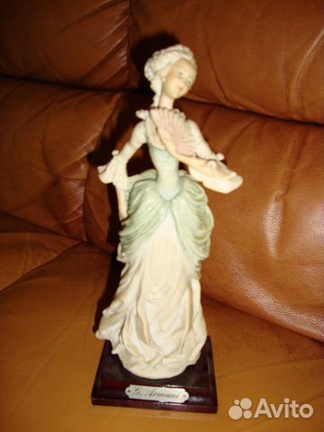 G Armani Армани Capodimonte Дама с веером