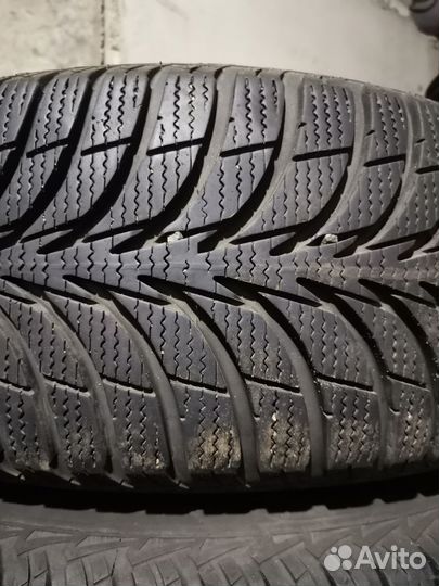 Goodyear UltraGrip Ice+ 215/65 R16