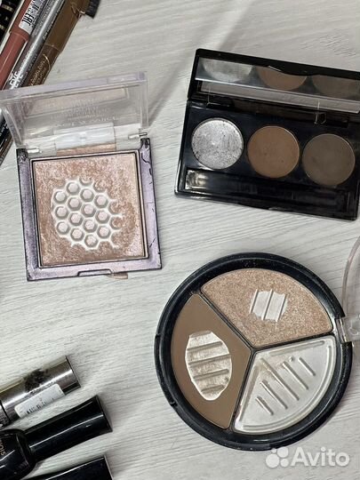 Набор косметики и кистей