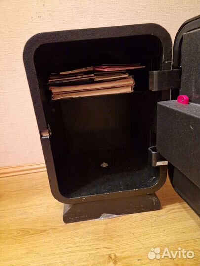 Сейф напольный Safetronics