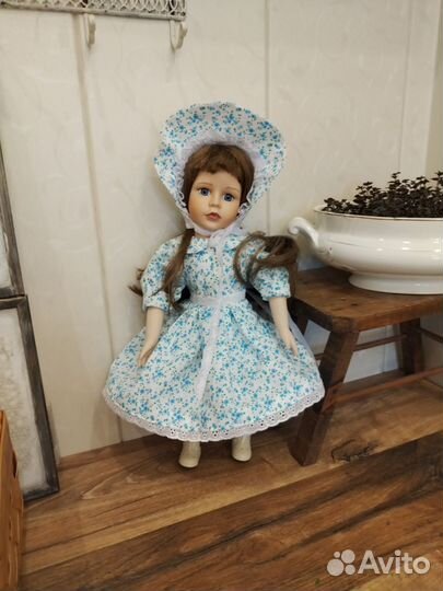 Кукла фарфоровая коллекционая