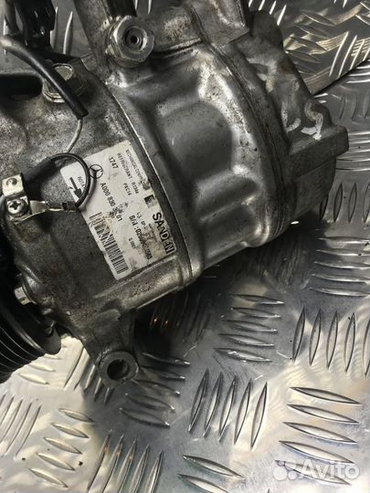 Компрессор системы кондиционирования Mercedes-Benz