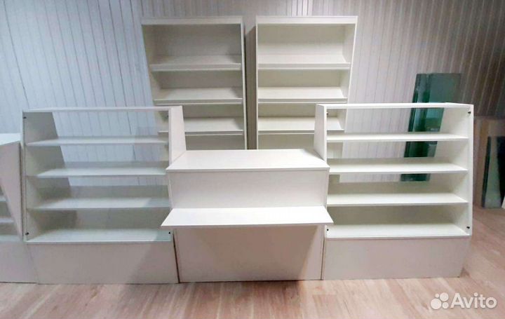 Стеллажи, прилавки, витрины