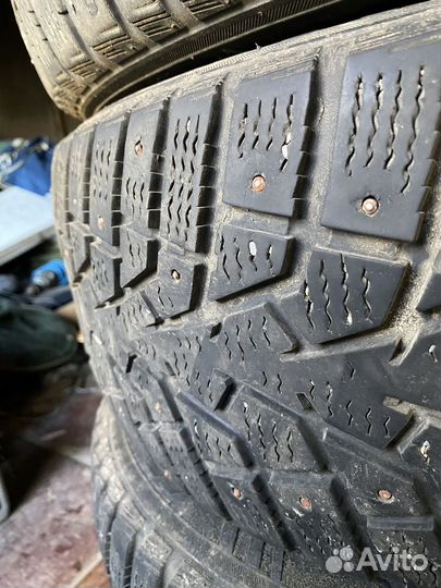 Maxxis ArcticTrekker NP3 215/55 R17