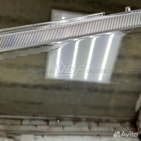 Уцененное стекло для фары Mitsubishi Grandis (2004