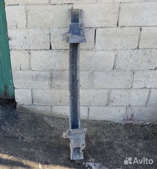 Усилитель переднего бампера Volkswagen Golf 4