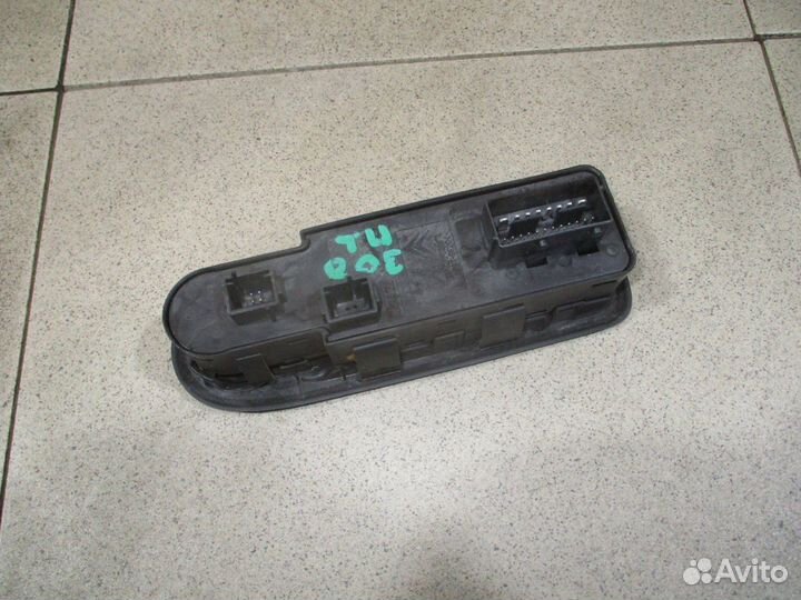 Блок управления стеклоподъемниками Peugeot 308