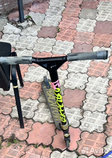 Трюковой самокат reaction