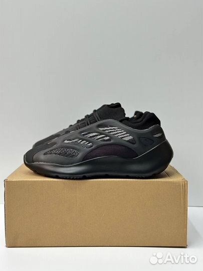 Кроссовки Adidas Originals Yeezy 700 V3