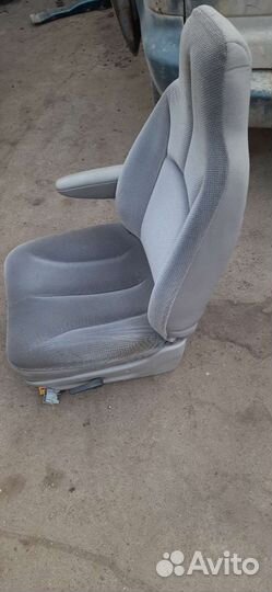 Сиденья водителя Dodge Caravan