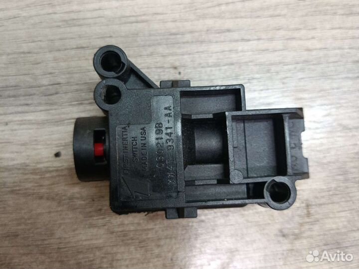 Выключатель топливного насоса ford focus 1 1.6