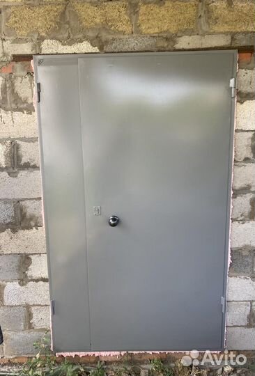 Тамбурная дверь