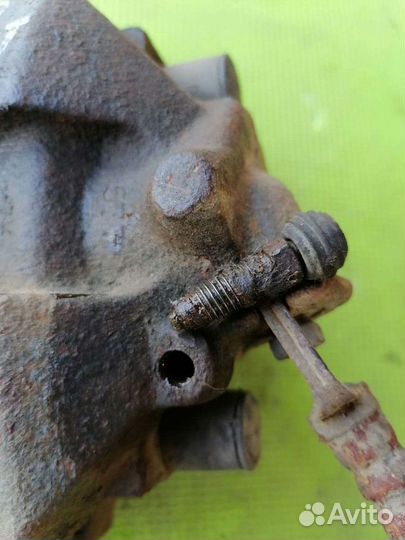 Суппорт передний левый Форд Торнео Коннект