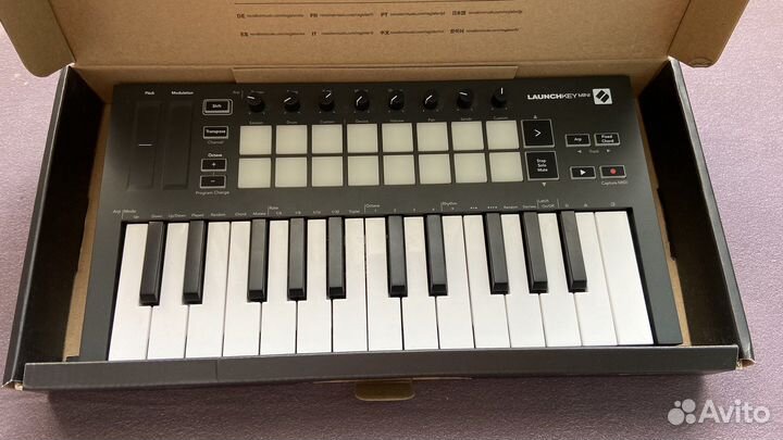 Midi-клавиатура Novation Launchkey Mini MK3 черный