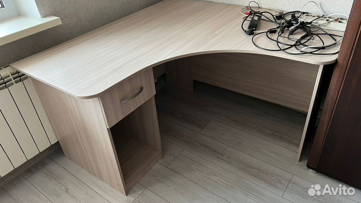 Письменный стол