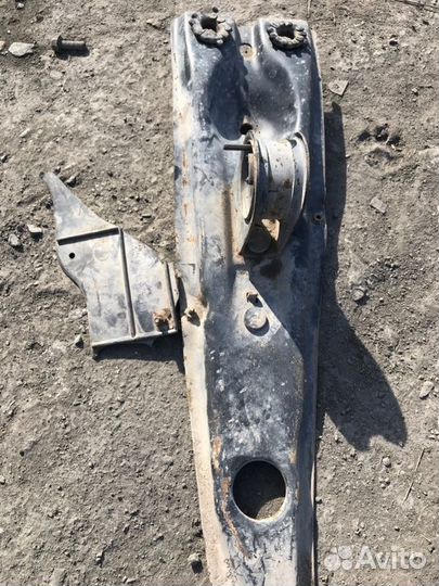 Балка продольная под двс передняя Mazda Familia