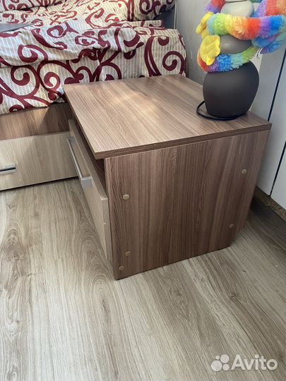 Тумбочка прикроватная