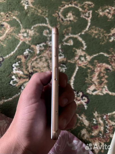 Телефон iPhone8