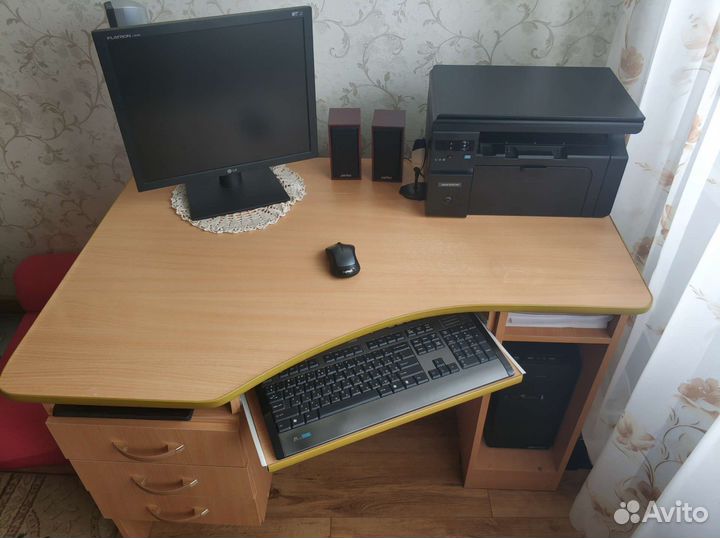 Компьютерный стол